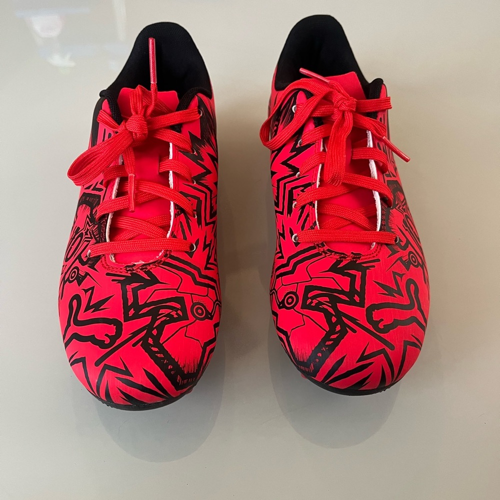 COPY - Kids PUMA soccer cleats Size 5 Boys or Girls